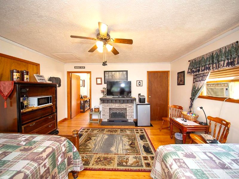 Smiths In-law suite! Pet friendly, hot tub!の写真