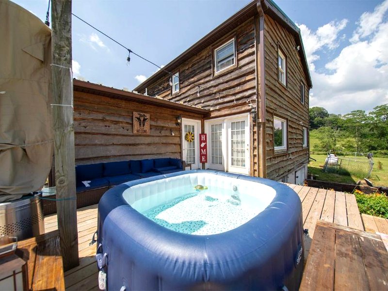 Smiths In-law suite! Pet friendly, hot tub!の写真