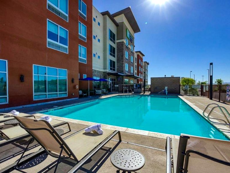 ホリデイ イン エクスプレス ＆ スイーツ リッジクレスト チャイナ レイク バイ IHG (Holiday Inn Express & Suites Ridgecrest - China Lake By IHG)の写真