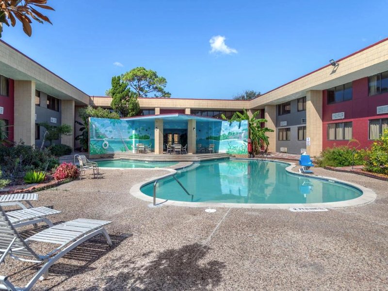 アメリカズ ベスト バリュー イン&スイーツ テキサス シティ ラ マーク (Red Roof Inn La Marque)の写真