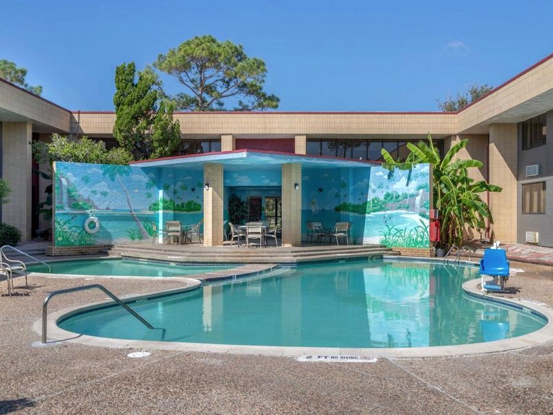 アメリカズ ベスト バリュー イン&スイーツ テキサス シティ ラ マーク (Red Roof Inn La Marque)の写真