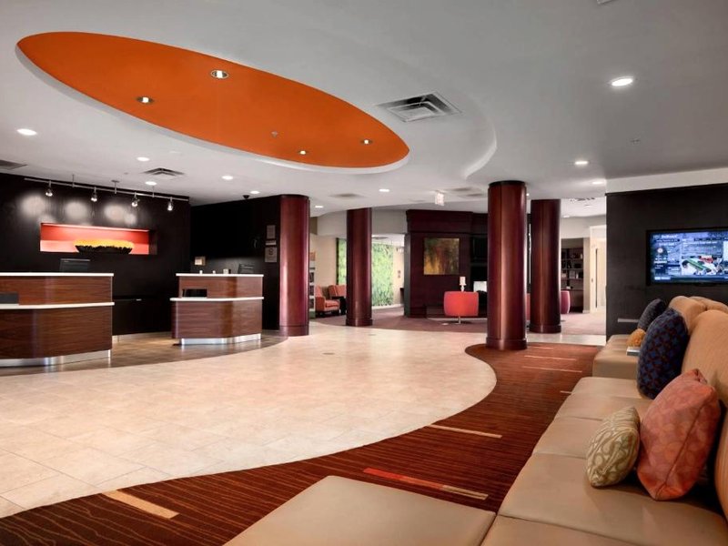 コートヤード ウォール アット モンマス ショアズ コーポレート パーク (Courtyard Wall at Monmouth Shores Corporate Park)の写真