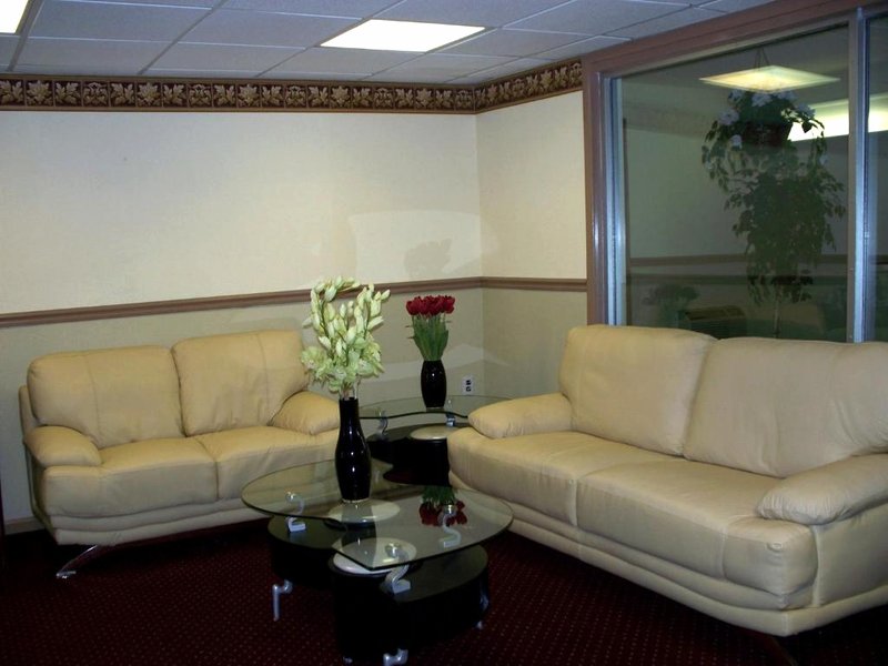 バジェット イン&スイーツ (BUDGET INN & SUITES)の写真