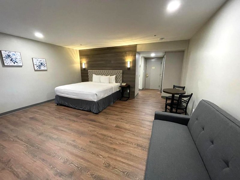 ザ シャトー ブルーミントン ホテル アンド カンファレンス センター (The Chateau Bloomington Hotel and Conference Center)の写真