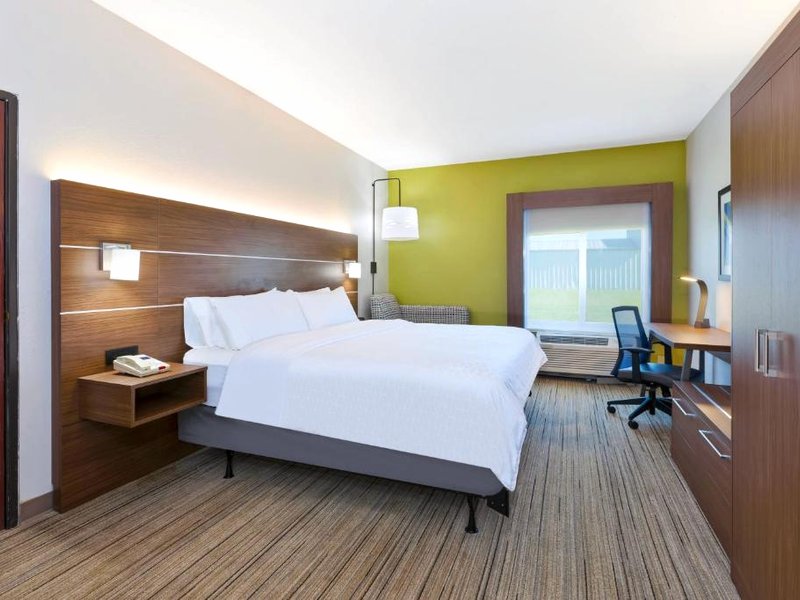 ホリデイ イン エクスプレス アンド スイーツ スリー リバーズ バイ IHG (Holiday Inn Express and Suites Three Rivers By IHG)の写真