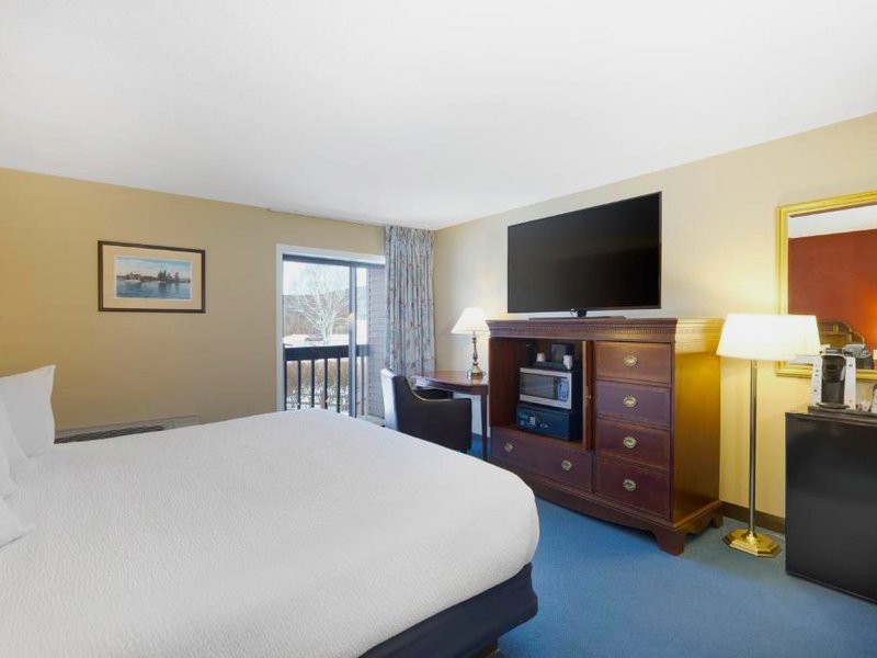 ファイアーサイド イン&スイーツ ギルフォード (Fireside Inn & Suites Gilford)の写真