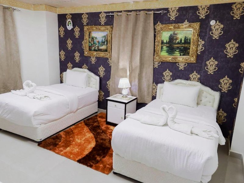 Capital O 141 Golden Rays Hotelの写真