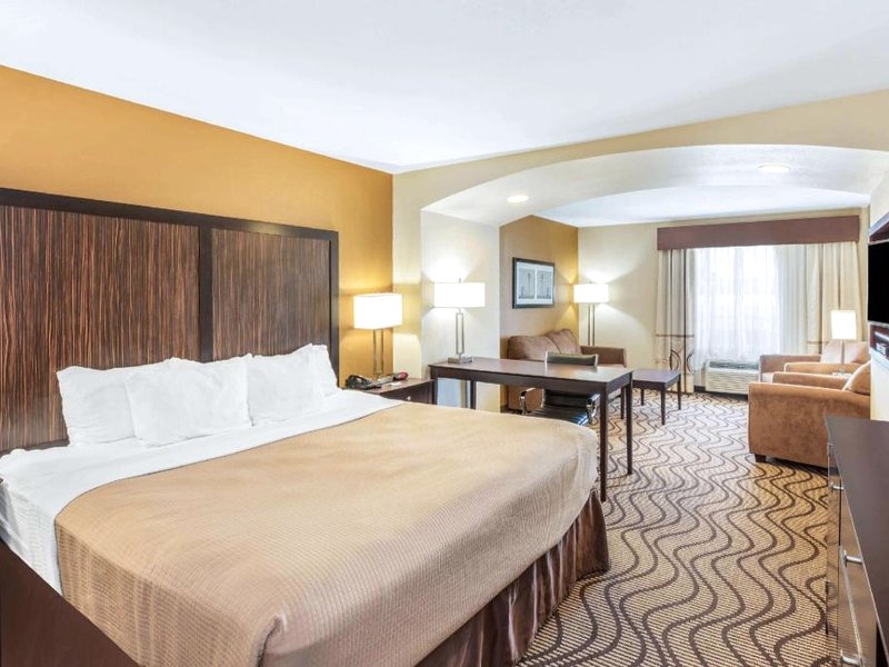 ラ キンタ イン&スイーツ バイ ウィンダム フローレスビル (La Quinta Inn & Suites by Wyndham Floresville)の写真
