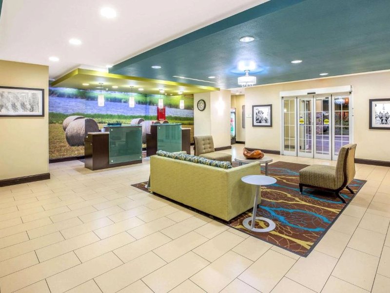 ラ キンタ イン&スイーツ バイ ウィンダム フローレスビル (La Quinta Inn & Suites by Wyndham Floresville)の写真