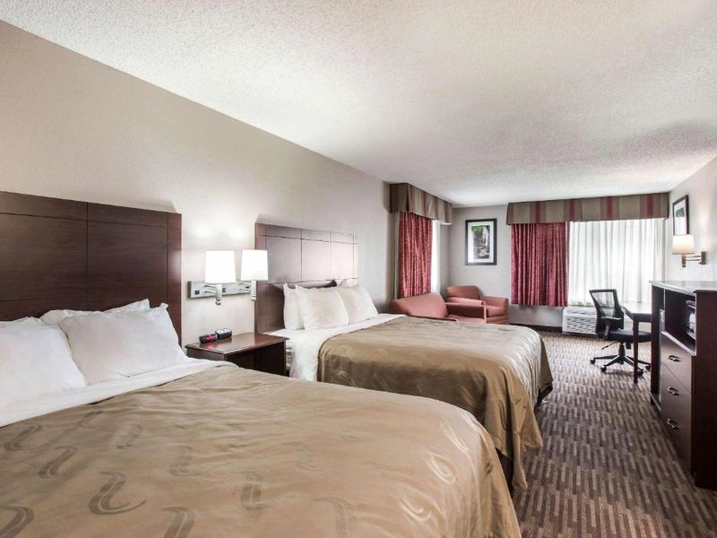 クオリティ イン&スイーツ ローレンス ユニバーシティ エリア (Quality Inn & Suites Lawrence - University Area)の写真