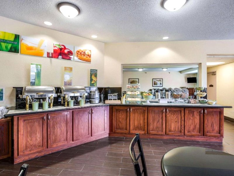 クオリティ イン&スイーツ ローレンス ユニバーシティ エリア (Quality Inn & Suites Lawrence - University Area)の写真