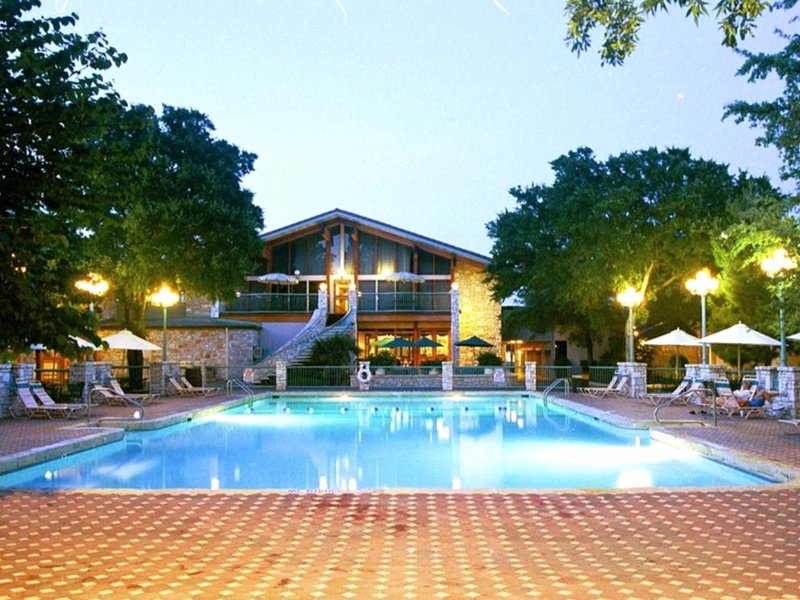 イン オブ ザ ヒルズ ホテル アンド カンファレンス センター (Inn of the Hills Hotel and Conference Center)の写真