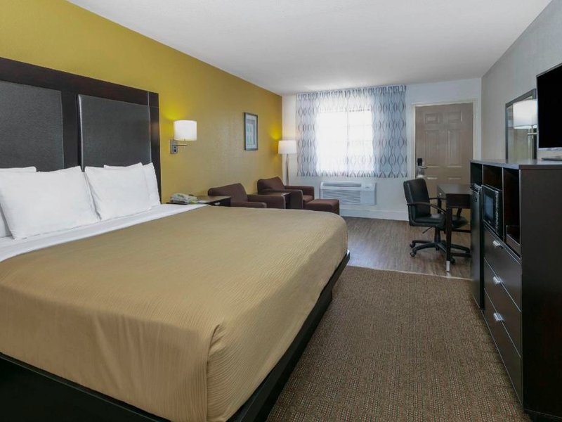 デイズ イン バイ ウィンダム グランベリー (Days Inn by Wyndham Granbury)の写真