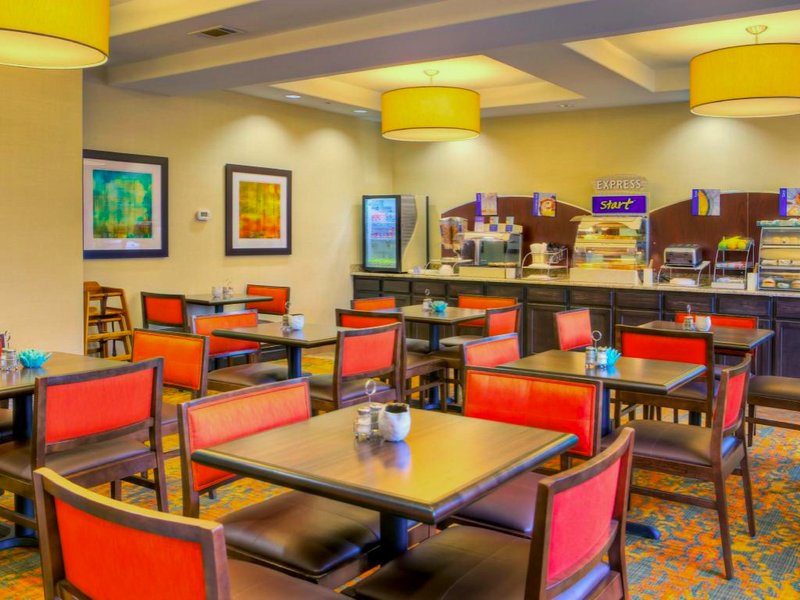 Holiday Inn Express and Suites Granbury By IHGの写真