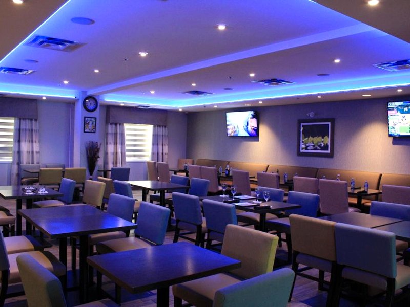 Days Inn & Suites by Wyndham Airdrieの写真