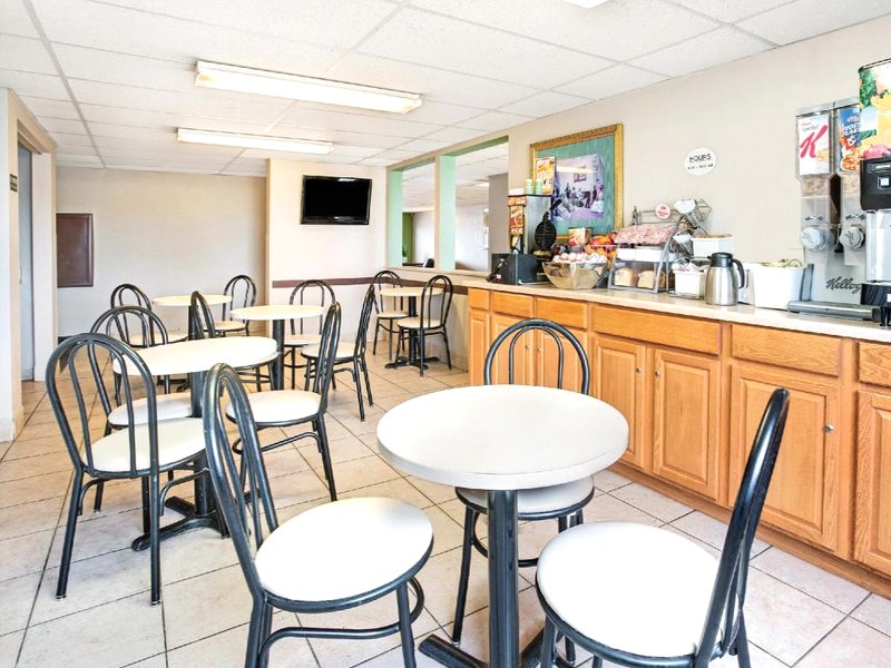 スーパー 8 バイ ウインダム ヘンダーソン ノース イースト デンバー (Super 8 By Wyndham Henderson North East Denver)の写真