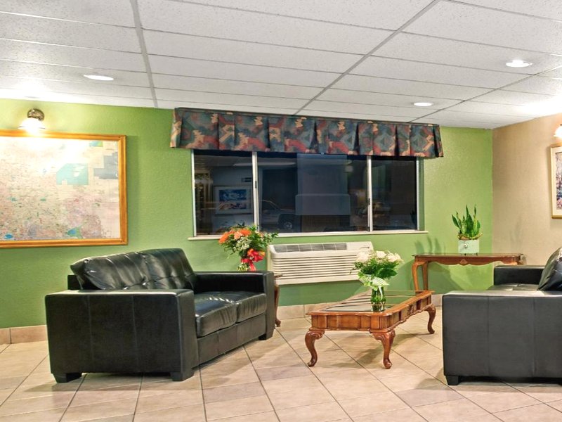スーパー 8 バイ ウインダム ヘンダーソン ノース イースト デンバー (Super 8 By Wyndham Henderson North East Denver)の写真