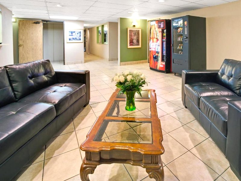 スーパー 8 バイ ウインダム ヘンダーソン ノース イースト デンバー (Super 8 By Wyndham Henderson North East Denver)の写真