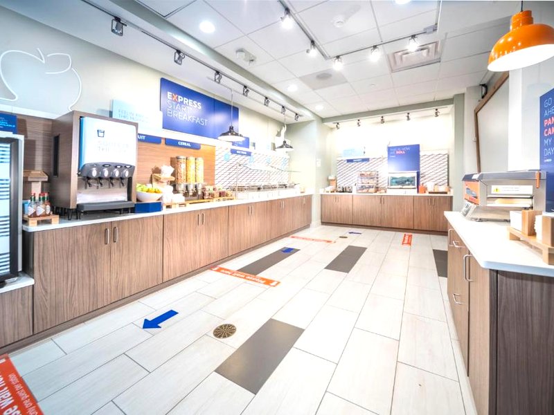 ホリデイ イン エクスプレス ＆ スイーツ ブレバード シティ センター バイ IHG (Holiday Inn Express & Suites Brevard - City Center By IHG)の写真