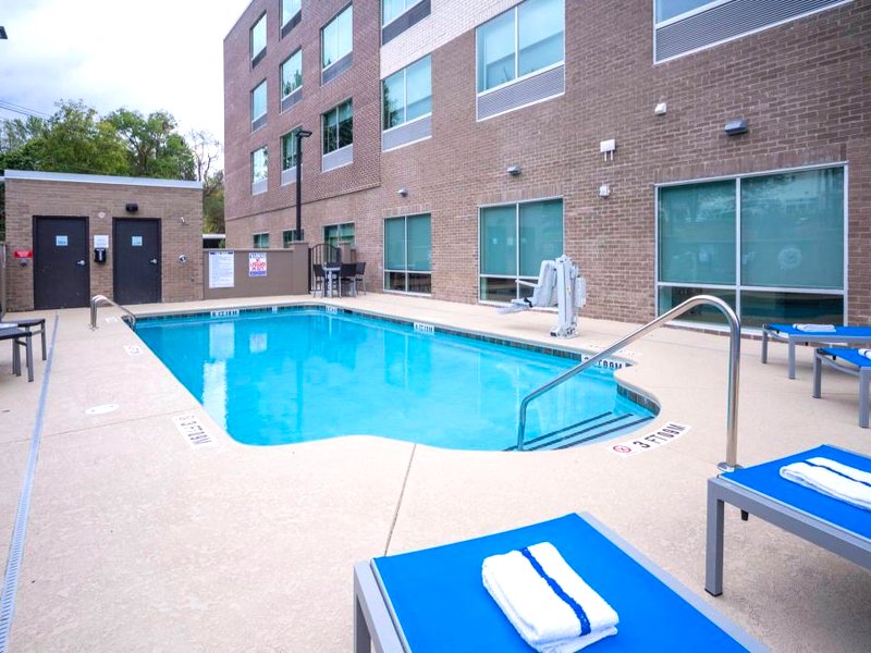 ホリデイ イン エクスプレス ＆ スイーツ ブレバード シティ センター バイ IHG (Holiday Inn Express & Suites Brevard - City Center By IHG)の写真