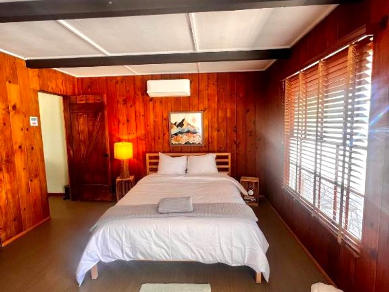 Room 6 - Downtown Joshua Tree Motel - Pet Friendly - Walk to Shops & Visitor Center, Minutes to Parkの写真