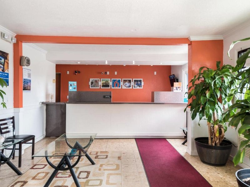 Motel 6 Rossford, OHの写真