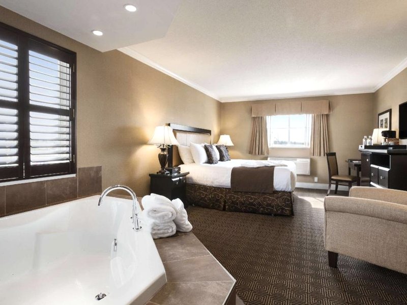 ラマダ バイ ウィンダム サレー ラングリー (Ramada by Wyndham Surrey/Langley)の写真
