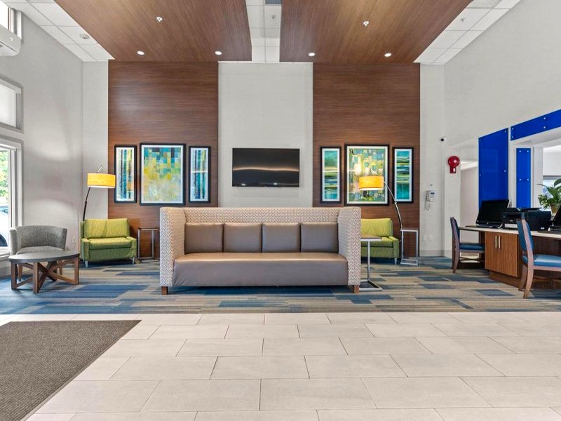 Holiday Inn Express and Suites Surrey By IHGの写真