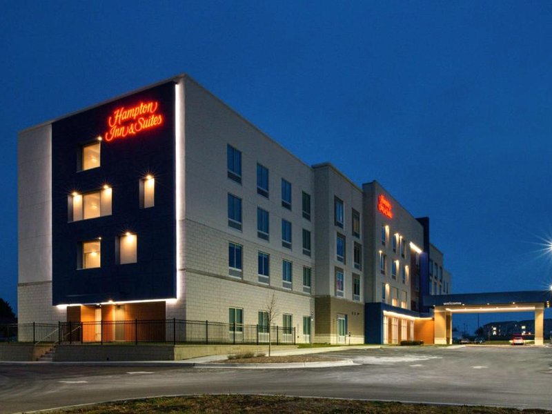 Hampton Inn & Suites Adrianの写真