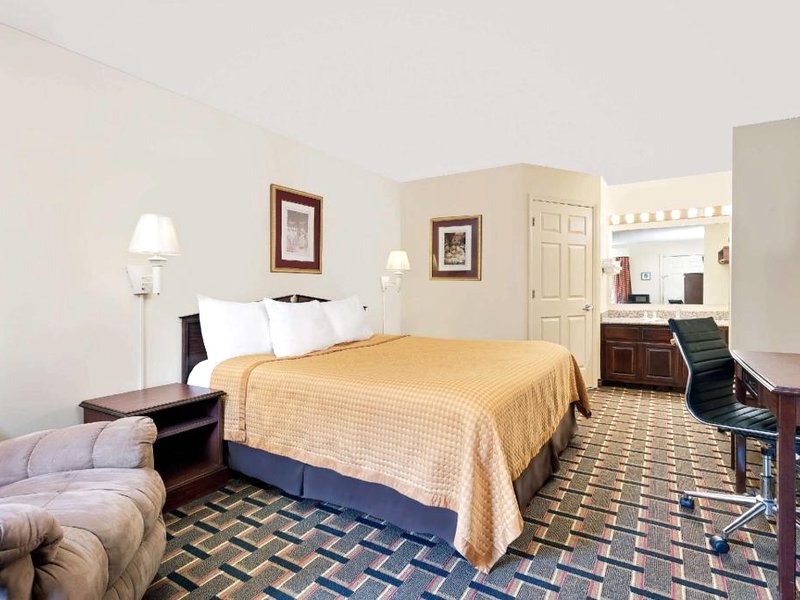 Days Inn by Wyndham Spartanburgの写真