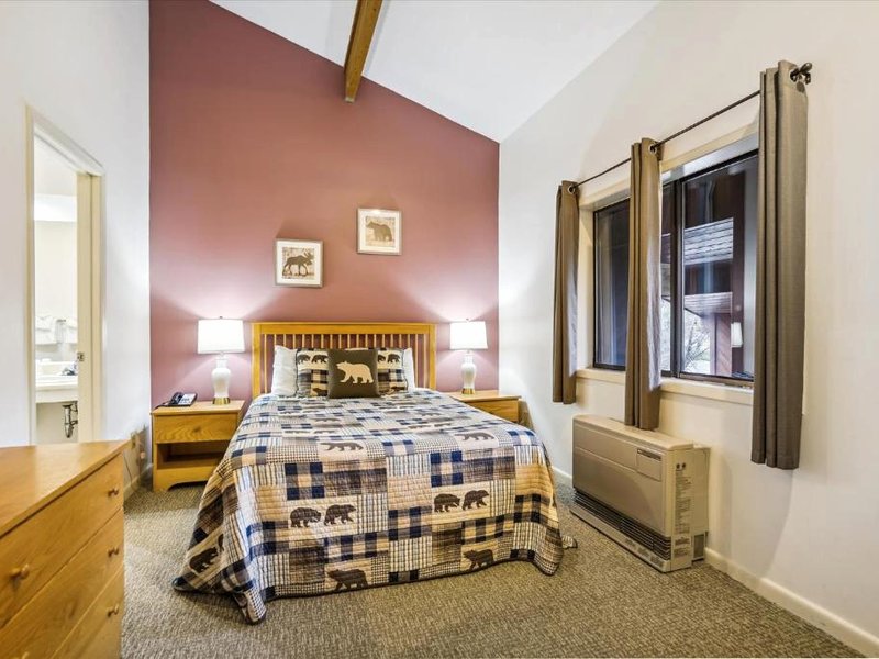 Cedarbrook Deluxe Two Bedroom Suite with outdoor heated pool 20708の写真