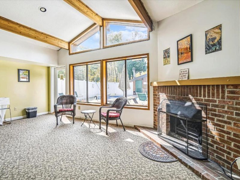 Cedarbrook Deluxe Two Bedroom Suite with outdoor heated pool 20708の写真