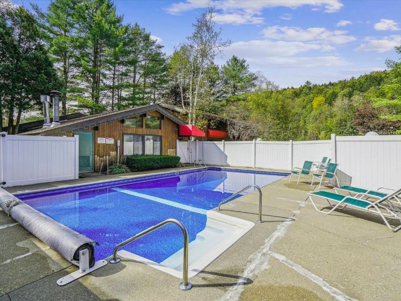 Cedarbrook Deluxe Two Bedroom Suite with outdoor heated pool 20708の写真