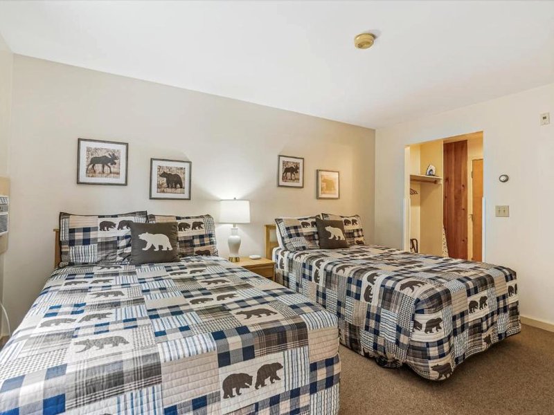 Cedarbrook Hotel Room w/2 Doubles 218の写真