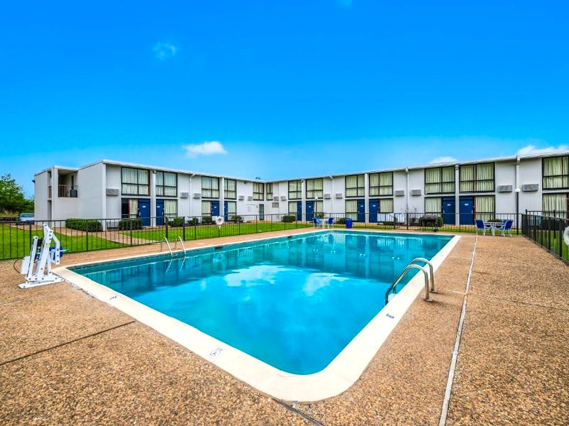 Motel 6 Henderson, TXの写真