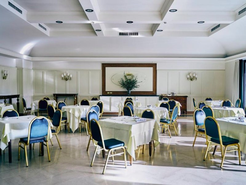 Ambassador Palace Hotelの写真