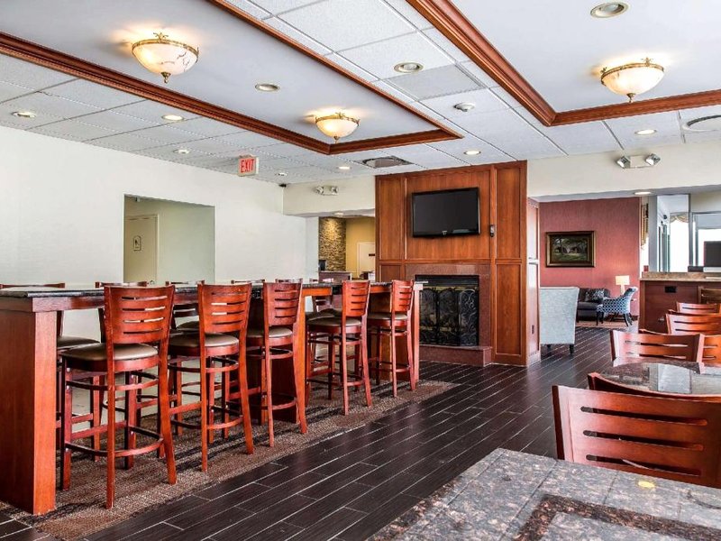 クラリオン ホテル & スイーツ ハムデン-ニュー ヘイブン (Hotel & Suites Hamden-New Haven)の写真
