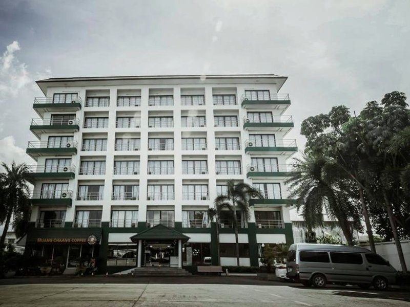 マニールート ホテル スリン (Maneerote Hotel Surin)の写真
