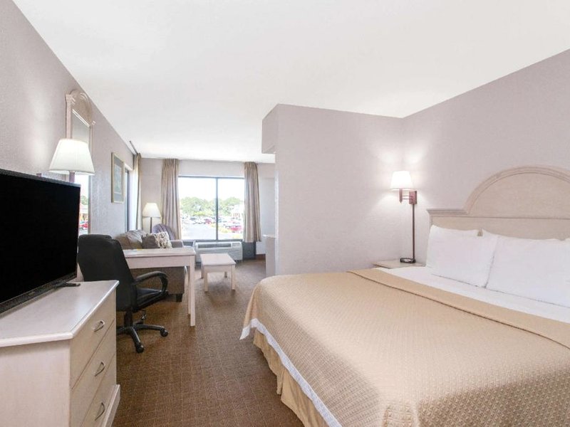 デイズ イン アンド スイーツ バイ ウィンダム ナバール ニア ビーチズ アンド ハールバート (Days Inn & Suites by Wyndham Navarre - near Beaches/Hurlburt)の写真