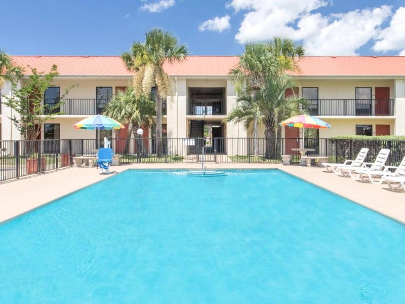 デイズ イン アンド スイーツ バイ ウィンダム ナバール ニア ビーチズ アンド ハールバート (Days Inn & Suites by Wyndham Navarre - near Beaches/Hurlburt)の写真