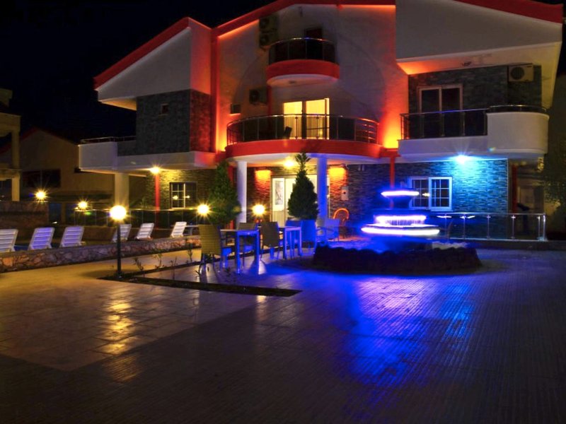 Rose Garden Hotel Akbukの写真