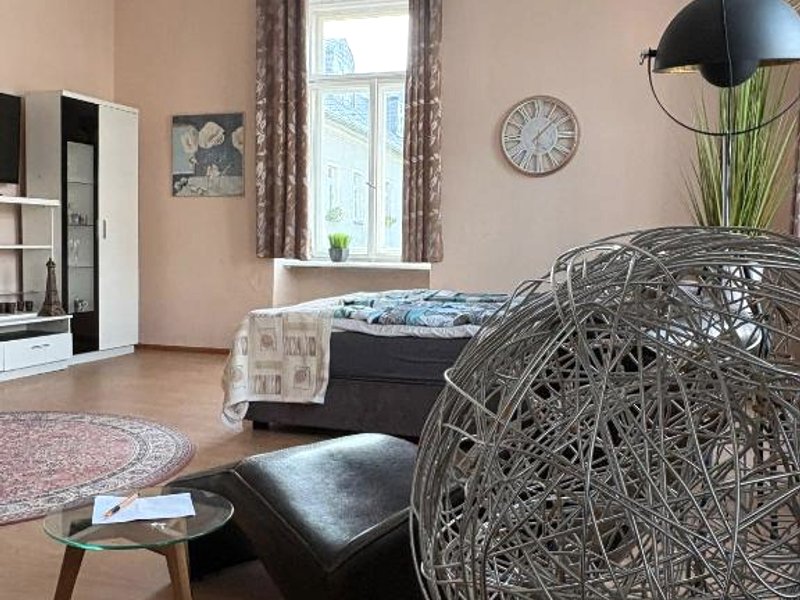 Nr 2 Gemütliche Suite mit King-Size Bett und Essbereich im Zentrum im Neubarockstyle (Nr 2 Gemutliche Suite mit King-Size Bett und Essbereich im Zentrum im Neubarockstyle)の写真
