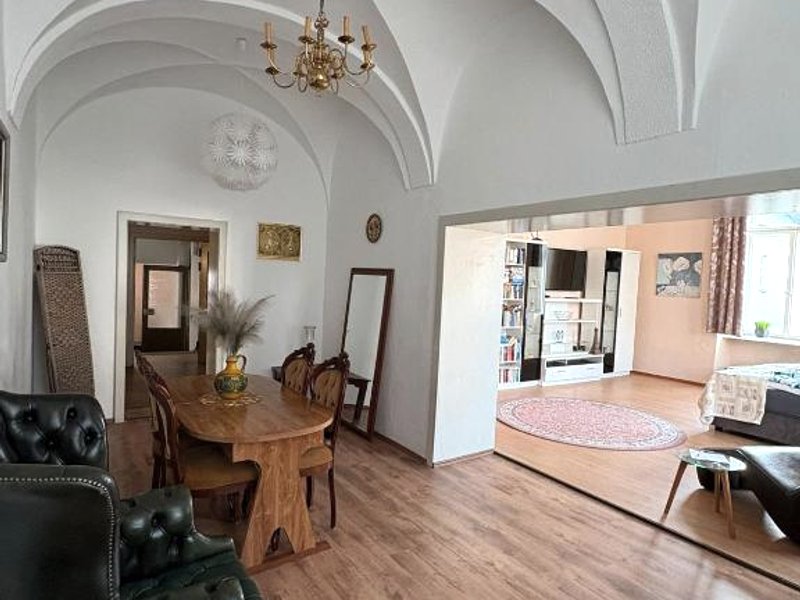 Nr 2 Gemütliche Suite mit King-Size Bett und Essbereich im Zentrum im Neubarockstyle (Nr 2 Gemutliche Suite mit King-Size Bett und Essbereich im Zentrum im Neubarockstyle)の写真