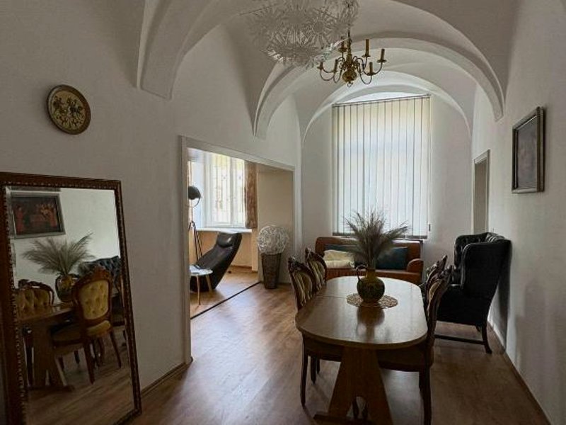 Nr 2 Gemütliche Suite mit King-Size Bett und Essbereich im Zentrum im Neubarockstyle (Nr 2 Gemutliche Suite mit King-Size Bett und Essbereich im Zentrum im Neubarockstyle)の写真