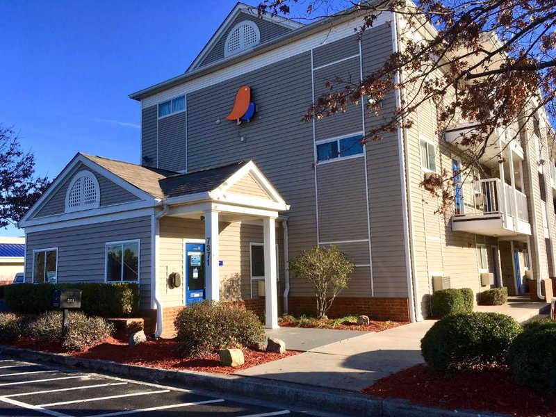 InTown Suites Extended Stay North Charleston SC - Ashley Phosphateの写真