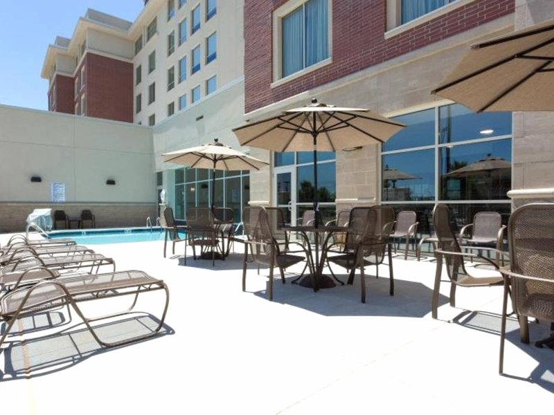 ドゥルーリー イン ＆ スイーツ バーリントン (Drury Inn & Suites Burlington)の写真