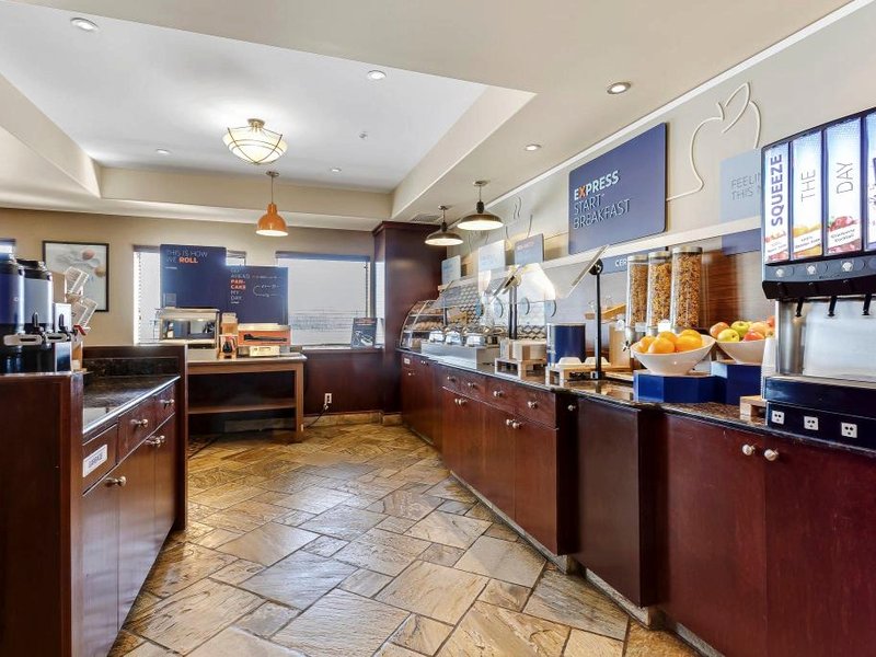 Holiday Inn Express Hotel & Suites - Slave Lake By IHGの写真