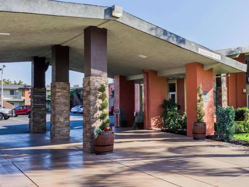 デイズ イン&スイーツ バイ ウィンダム ローダイ (Days Inn & Suites by Wyndham Lodi)の写真