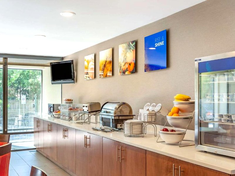 コンフォート スイーツ オークブルック テラス ニア オークブルック センター (Comfort Suites Oakbrook Terrace near Oakbrook Center)の写真