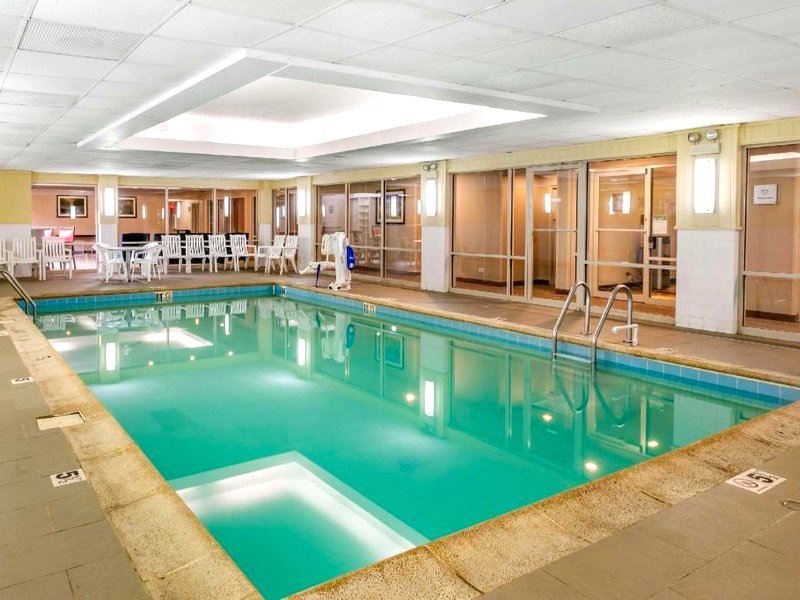 コンフォート スイーツ オークブルック テラス ニア オークブルック センター (Comfort Suites Oakbrook Terrace near Oakbrook Center)の写真